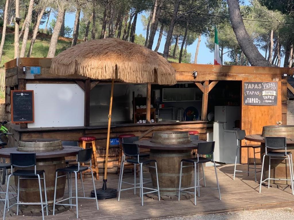 Camping Le Bois De Pins Салс-льо-Шато Екстериор снимка