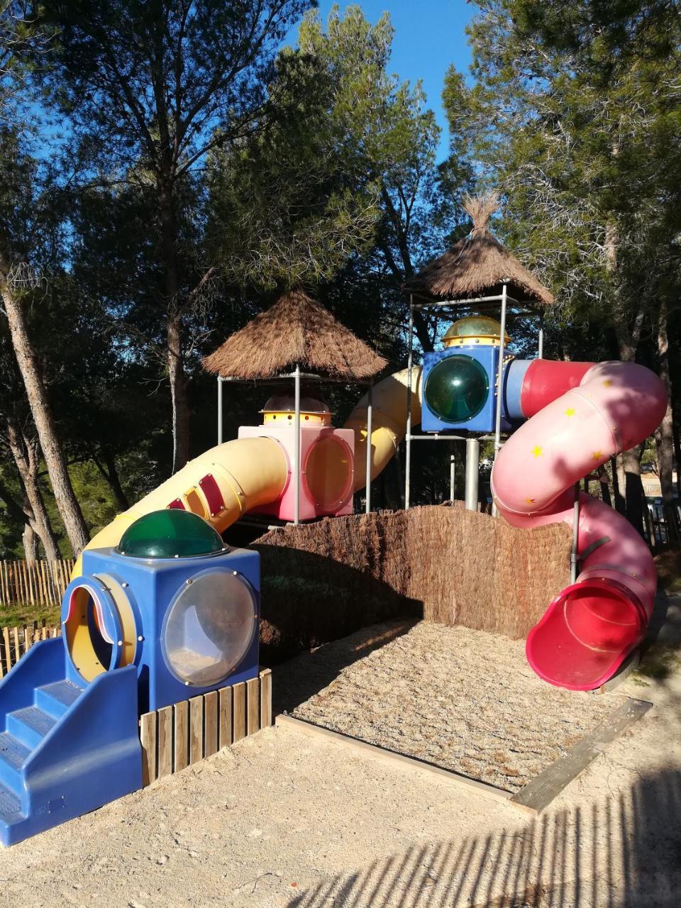 Camping Le Bois De Pins Салс-льо-Шато Екстериор снимка